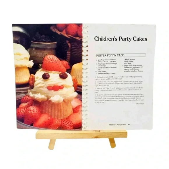 Vintage 1985 Duncan Hines Quick & Easy Baking Cookbook — Spiral Bound - Picture 2 of 13